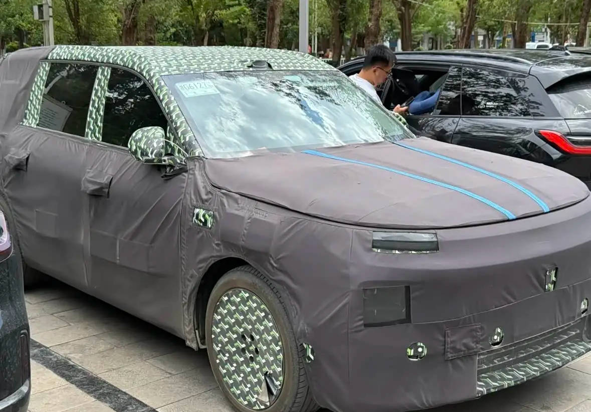 定位全尺寸旗艦SUV 零跑全新D系列諜照曝光