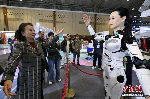 175款智慧康養(yǎng)機(jī)器人亮相成都