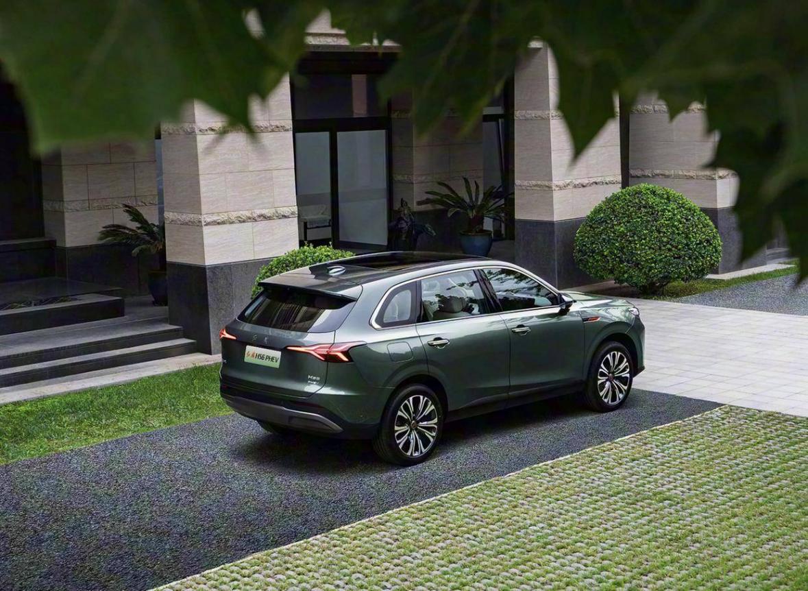 國產豪華插混SUV,軸距2925mm,配丹拿音響+車載冰箱,續航1650km