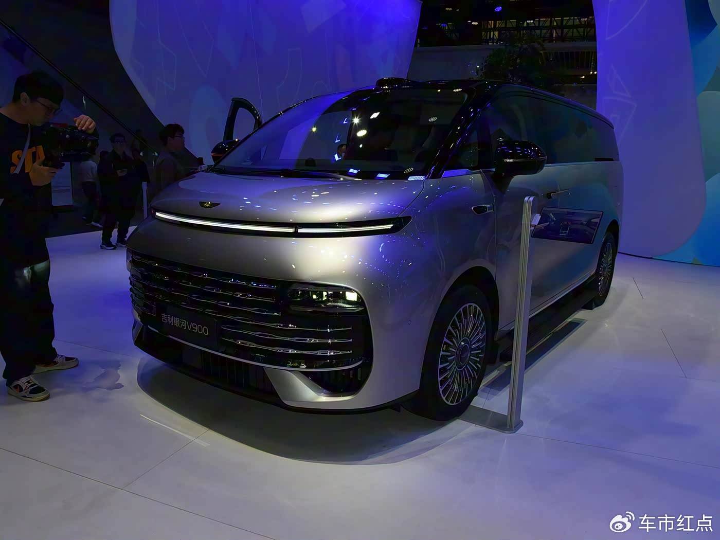 6/7/8座三種布局 實拍吉利銀河V900