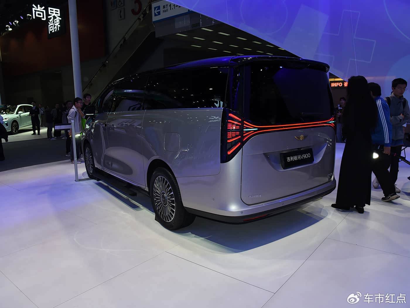 6/7/8座三種布局 實拍吉利銀河V900
